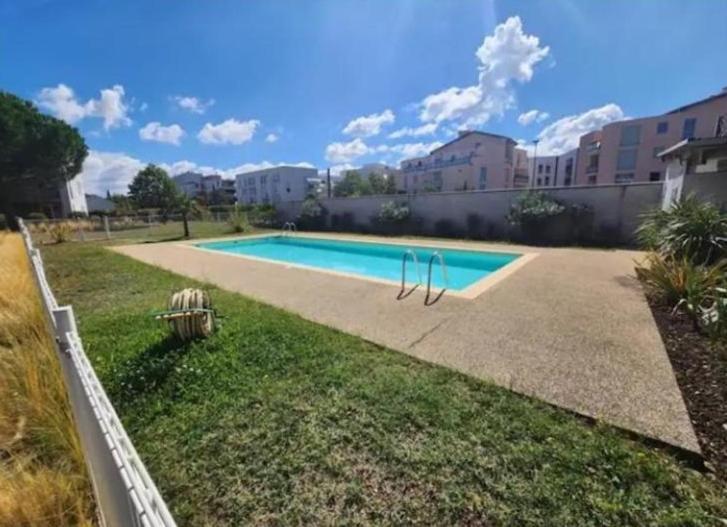 Le Courvoisy, Studio Avec Piscine, Pres Groupama Stadium Et Salle Arena Meyzieu Luaran gambar